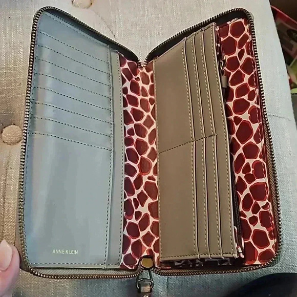 Anne Klein Taupe Wallet with Giraffe Print Lining And Multiple Pockets OS - Picture 5 of 11